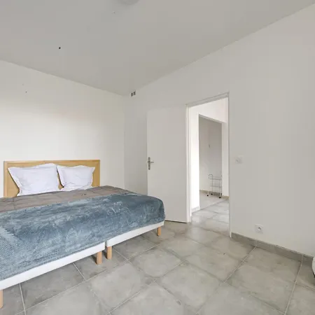 Pleasant 45 M On The Outskirts Of Paris Apartment