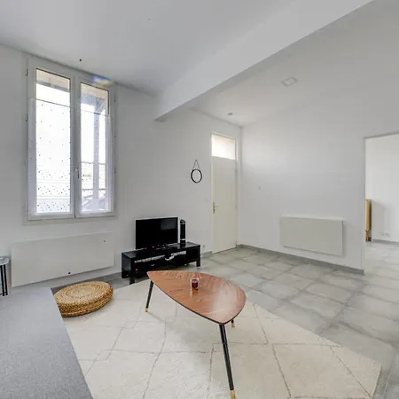 Pleasant 45 M On The Outskirts Of Paris Apartment